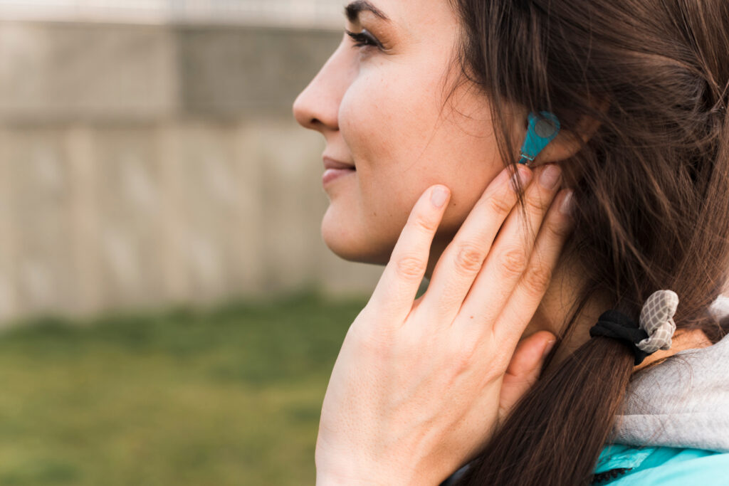 A picture of a woman wearing a Phonak hearing aid