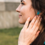 A picture of a woman wearing a Phonak hearing aid